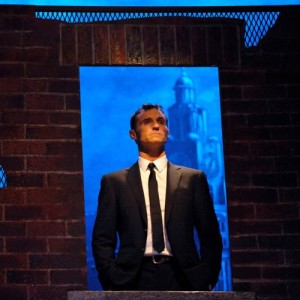 Marti Pellow as the Narrator in Blood Brothers - credit Keith Pattison